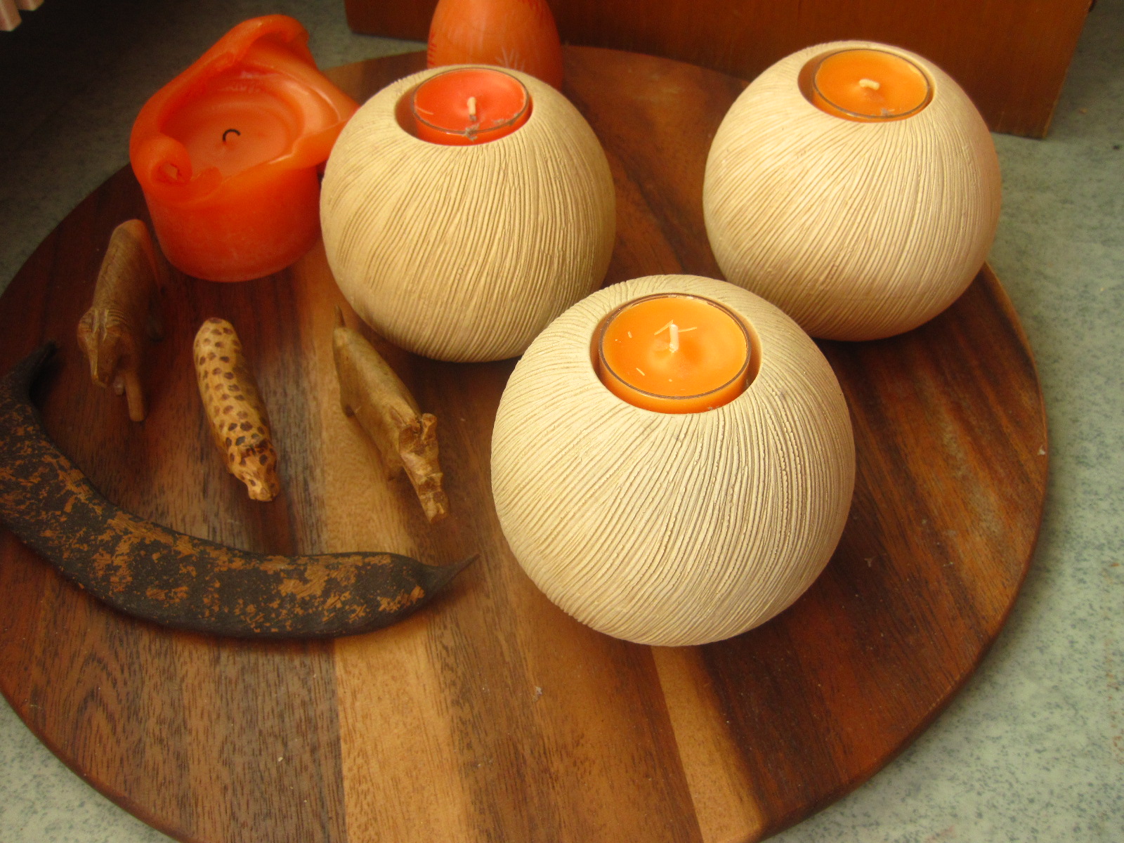 Marjaanan Maja Testiculos habet et bene pendentes