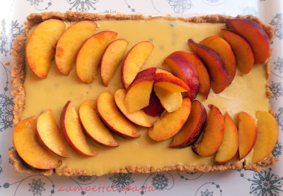 CROSTATA SENZA COTTURA CON CREMA PASTICCERA E PESCHE