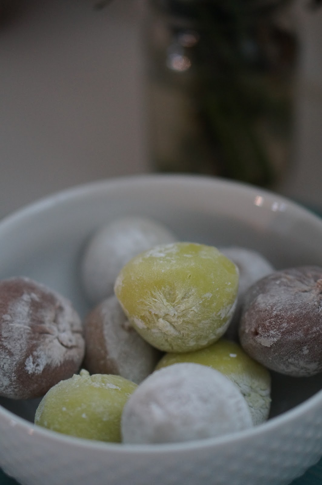 Popular North Carolina style blogger shares how she is snacking this summer with My/Mo Mochi Ice Cream. Click here to read about this delicious snack!