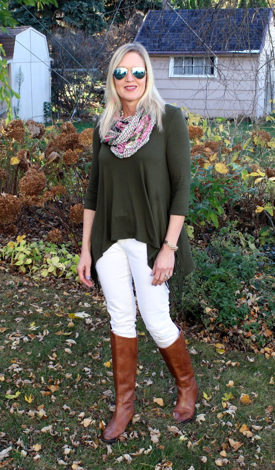 This sweater and boots outfit is an example of how to wear white jeans in winter
