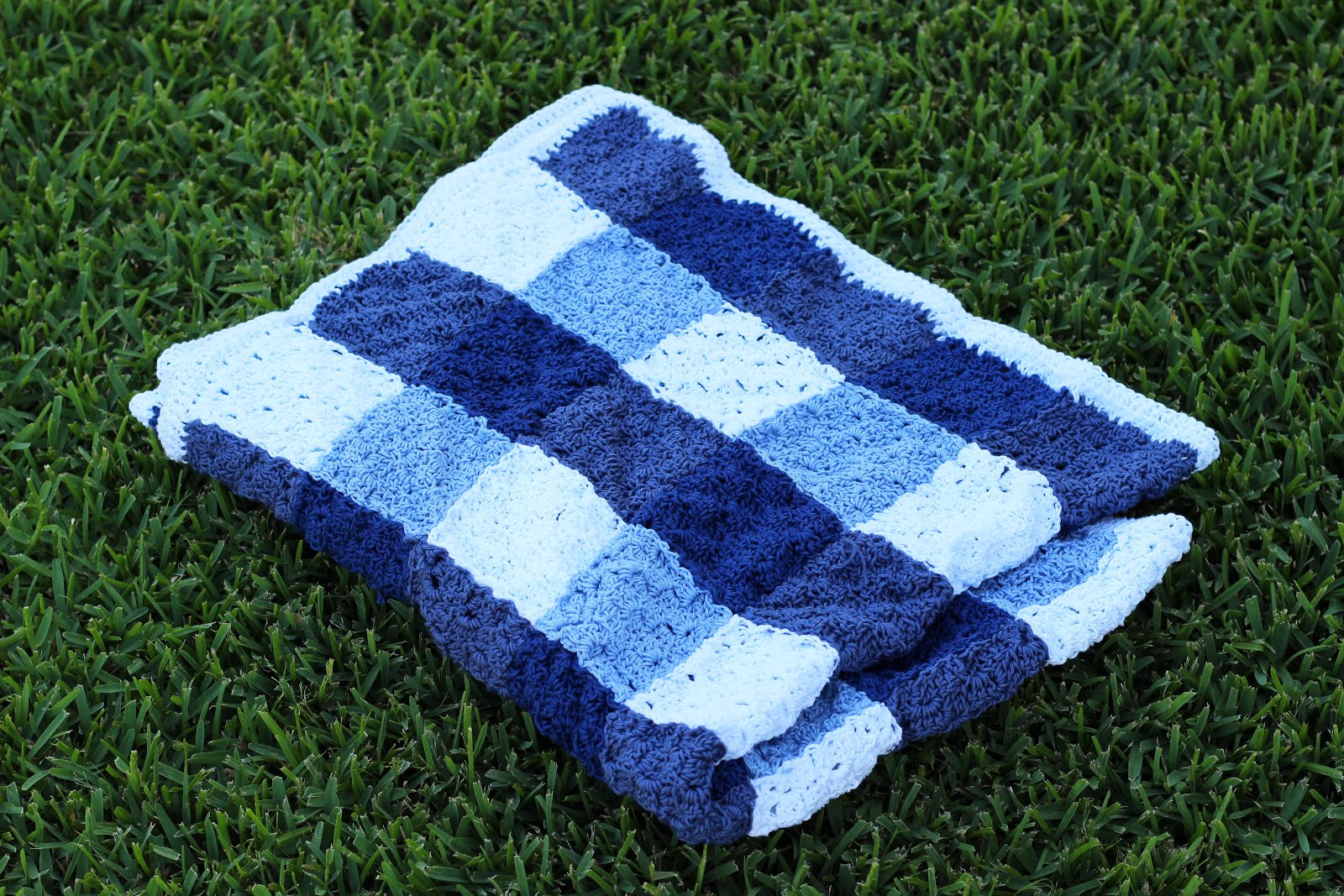 Crochet Gingham Picnic Blanket • Sewrella
