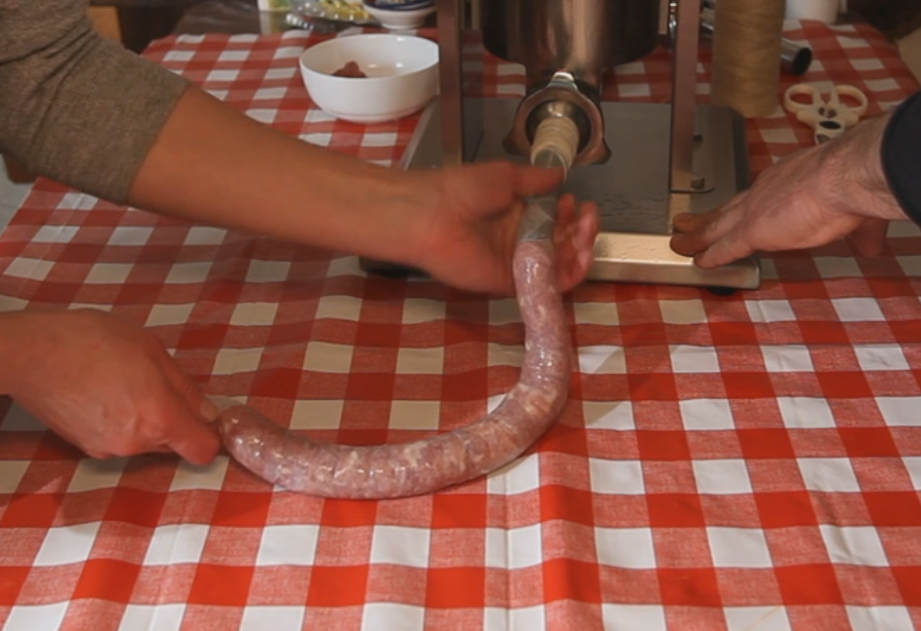 краковская колбаса ссср. колбаса краковская гост ссср 1938 года. колбаса копченая краковская. колбаса полукопченая. колбаса краковская рецептура ссср.