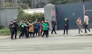 中国信仰自由观察员陈永忠；因为拜祭六四死难者 陈云飞寻衅滋事案庭审 律师遭强行拖进法庭 电脑被扣 庭外多名旁听者被带走