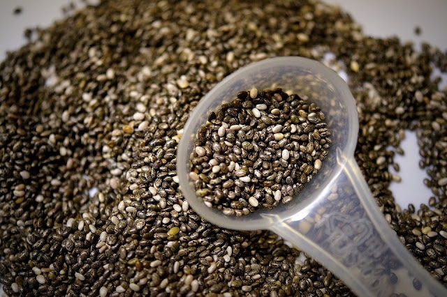 Medical benefits of consuming chia seeds or its oil extract for body health daily, chia seeds can be added to lemon water, yogurt, or smoothies