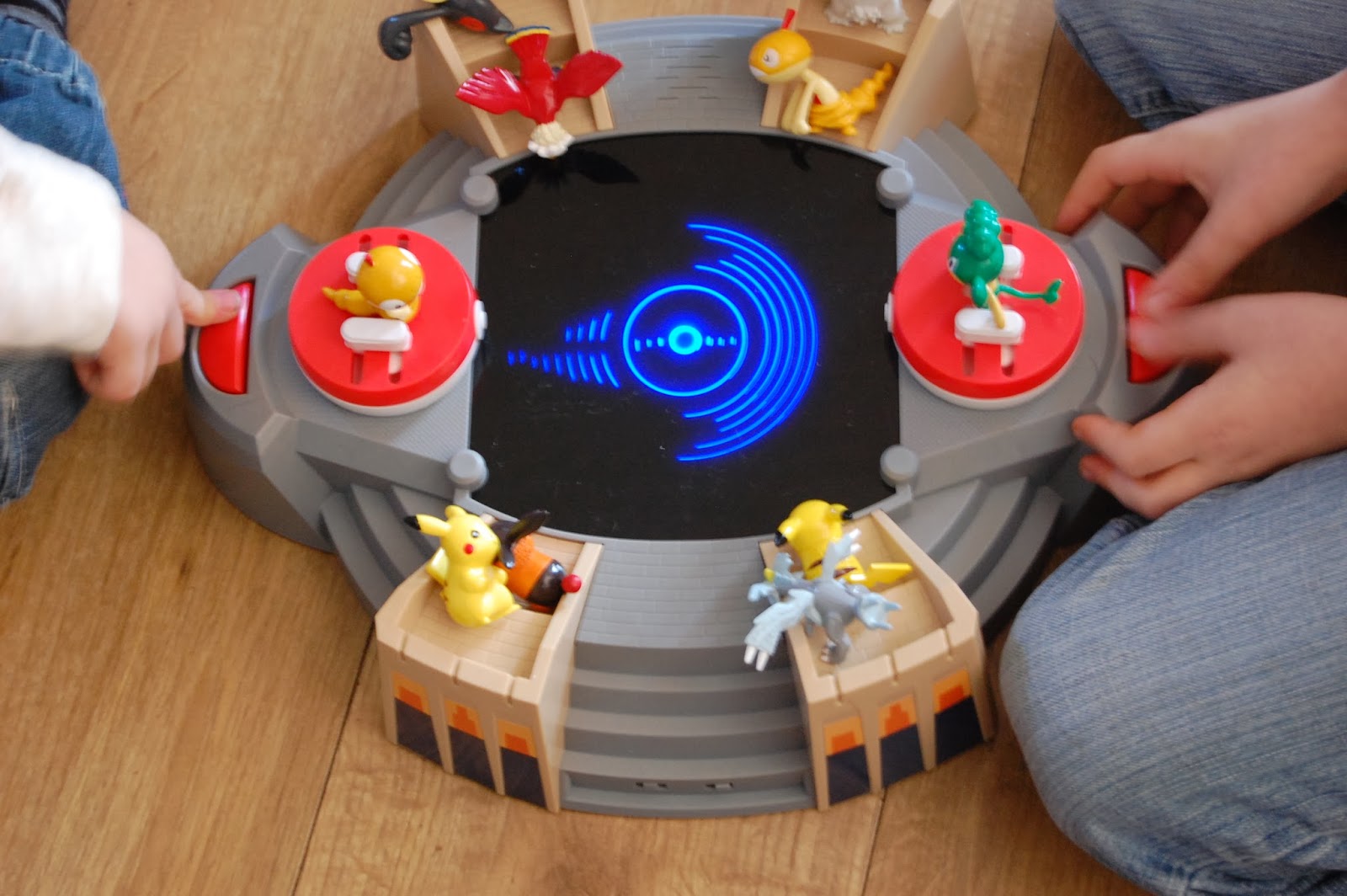 Pokemon battle best sale arena toy