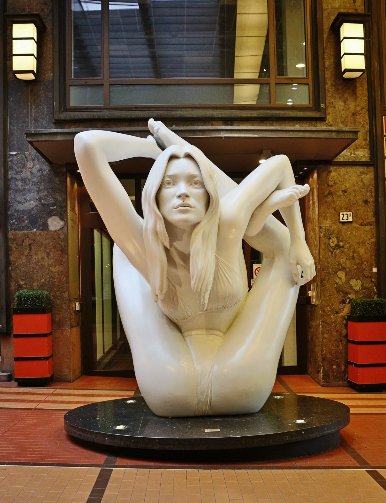 голая женская скульптура фото 102