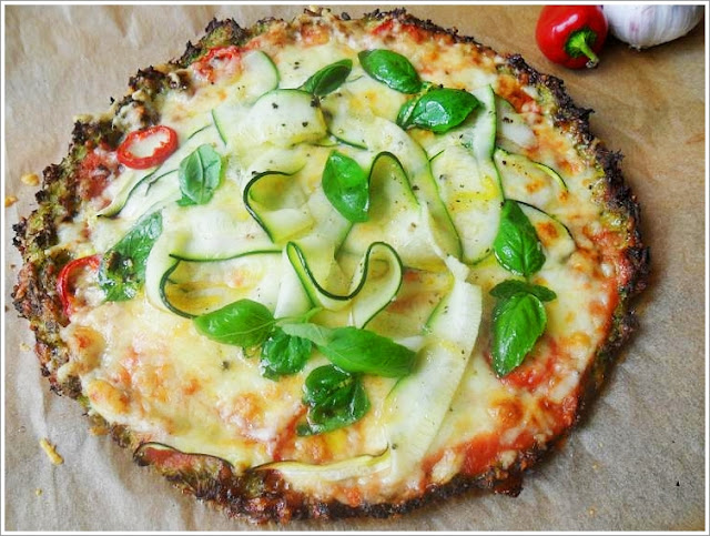 Brokkoli &amp;quot;Pizza&amp;quot; mit Zucchini (glutenfrei und Low-Carb)