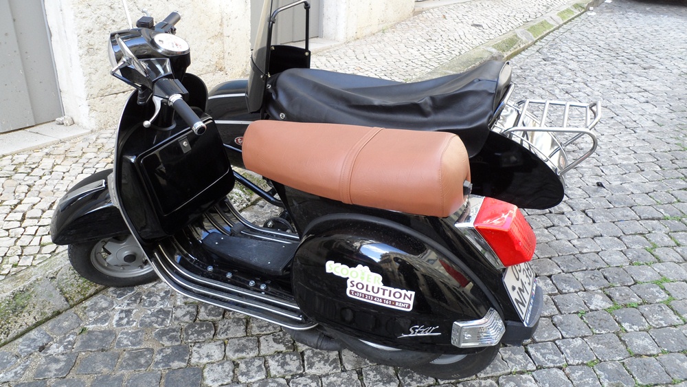 Guia de Lisboa Lisbon Guide Vespa para alugar (Rent a Scooter)