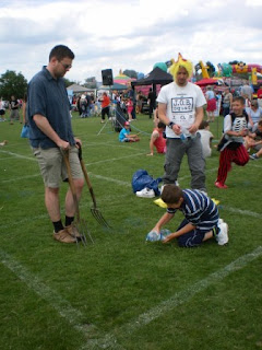 Worm Charming Competition at St Mary’s Village Carnival in Edlesborough Worm Charming Competition at St Mary’s Village Carnival in Edlesborough