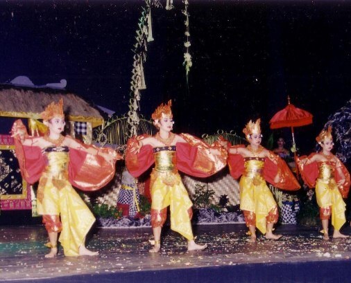 Manuk Rawa Dance Bali
