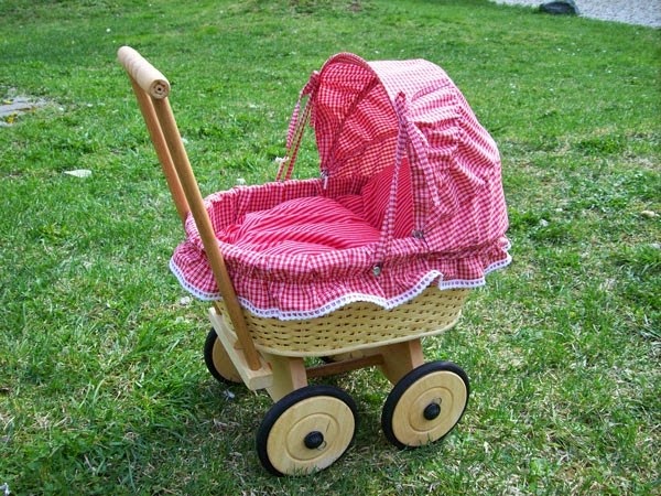 Doll&#8217;s pram basket &#8211; 22 super cute models!