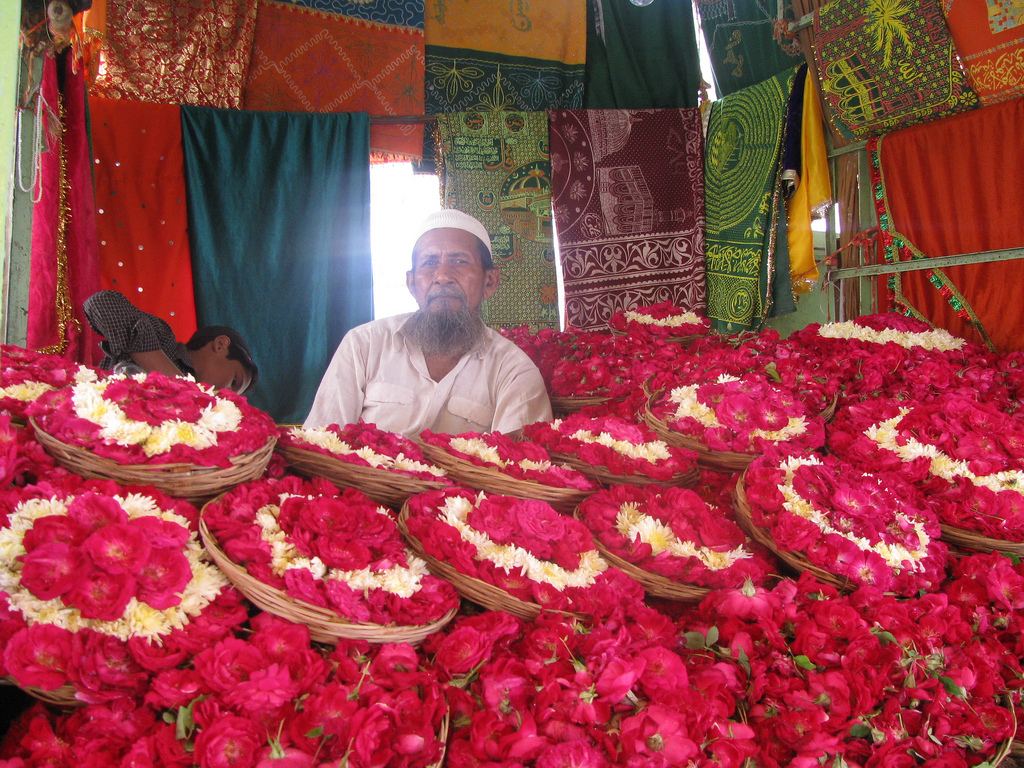 Inside Ajmer Sharif Dargah of Rajasthan : The Holiest Shrine of Saint  Khwaja Moinuddin Chishthi : Visited By Both Devoted Muslims & Devout Hindus  alike, for the boundless blessings of the Saint -