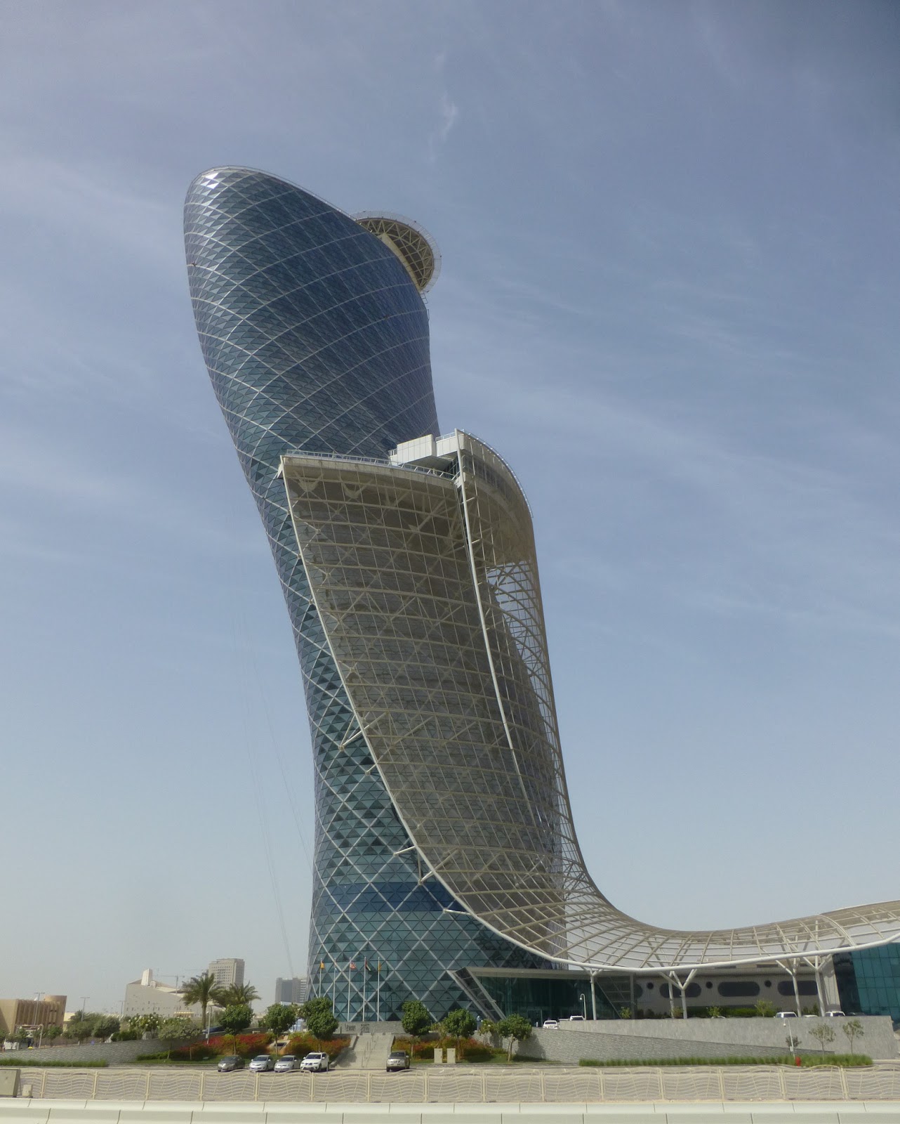 Башня кэпитал гейт абу даби. Башня «capital gate» (абу-даби, оаэ,. Небоскребы абу даби. Capital gate в абу-даби. Башня «capital gate» (абу-даби, оаэ,.