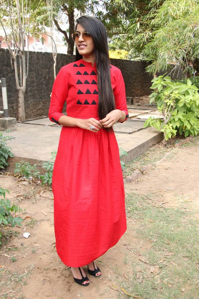 Niharika In Red Dress At Oru Nalla Naal Paathu Solren Press Meet