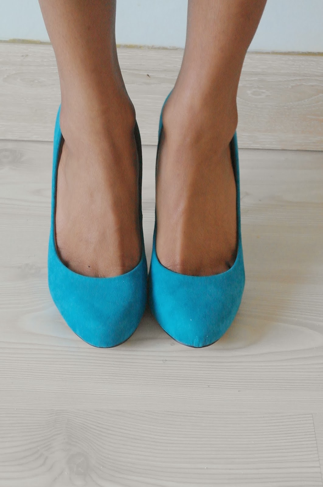 La Belle Aventure: Timeless Round Toe Court Shoes Review