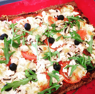 Low Carb Pizza mit Kokosmehlteig