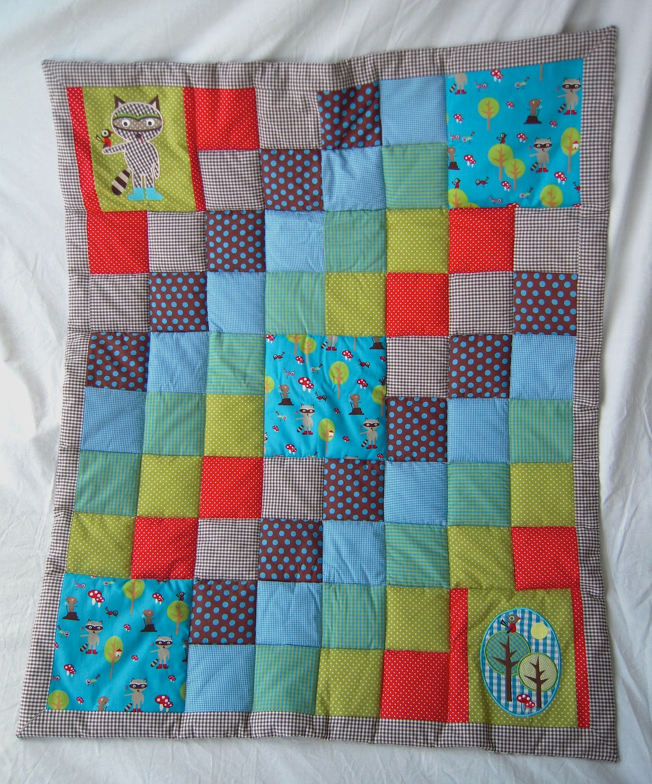 d'Inge: Patchwork-Babydecke Waschbär