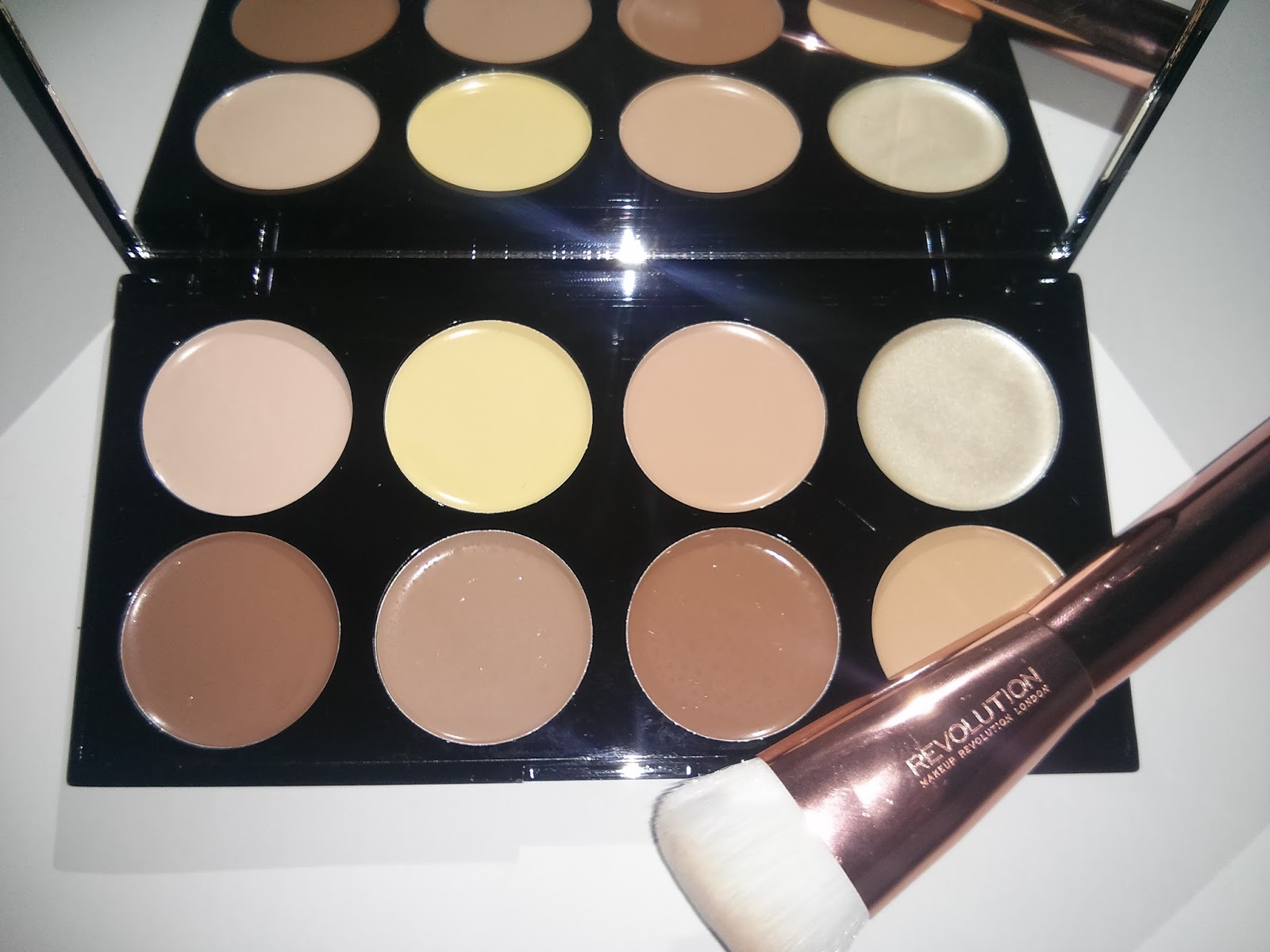 Makeup revolution ultra contour Makeup revolution ultra contour