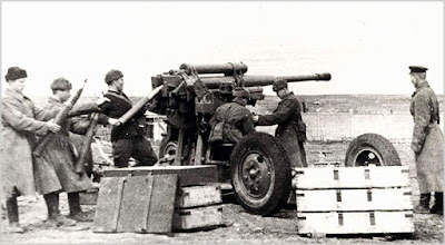 Расчёт 85-мм зенитного орудия
