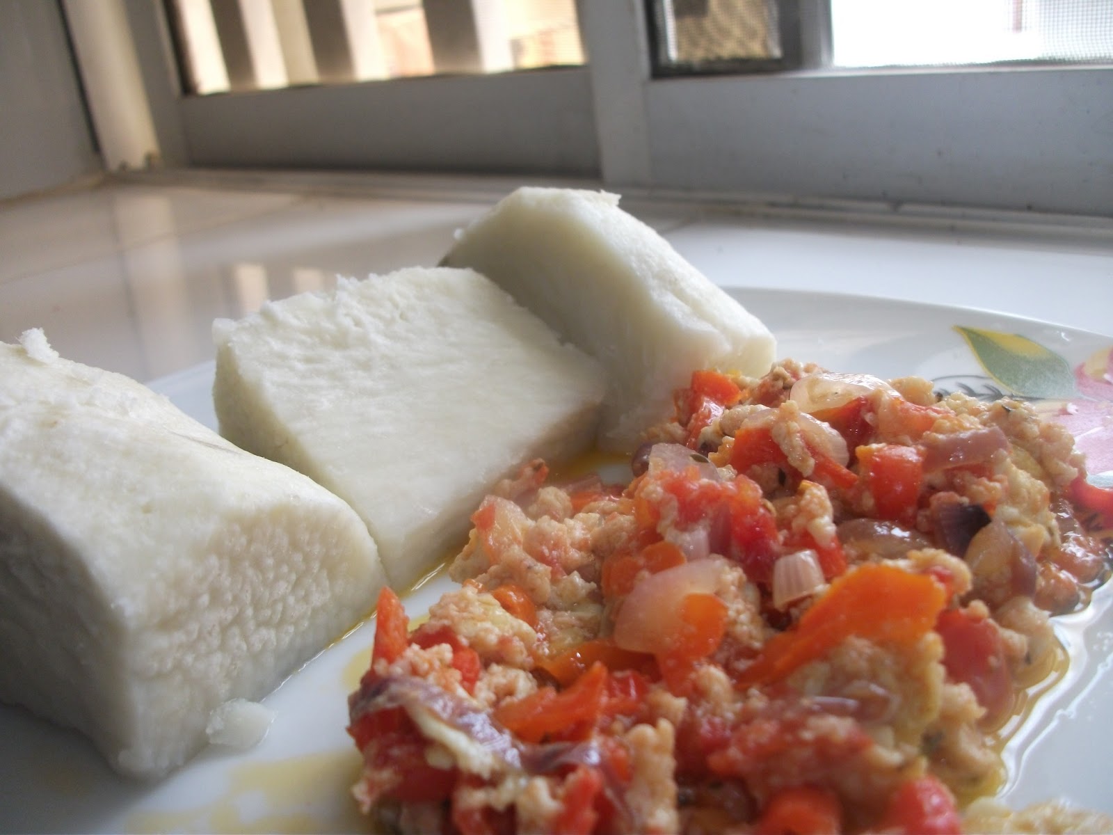 Cook and Enjoy Nigerian Boiled Yam With Egg Sauce