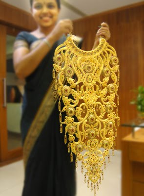 Gold and Diamond jewellery designs: Alukkas bridal necklace