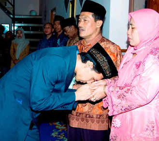 Cowok yang Serius Tidak akan Cari-Cari Alasan, Karena Dia Segera Menikahimu dengan Jalan yang Halal Cowok yang Serius Tidak akan Cari-Cari Alasan, Karena Dia Segera Menikahimu dengan Jalan yang Halal