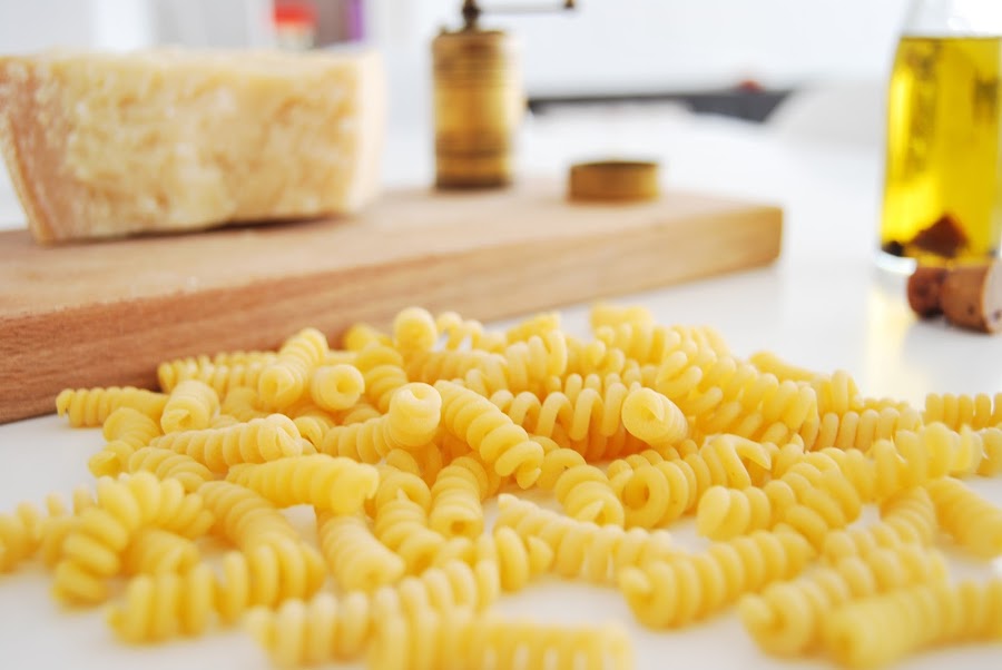 Receta fácil de pasta, cacio e pepe