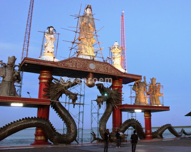 Pesona Kenjeran dan Patung Buddha Empat Wajah - Akmal M Roem