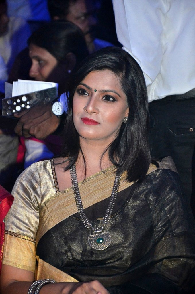 Varalaxmi Sarathkumar Pride Of Tamil Nadu Awards 2017 In Black Saree