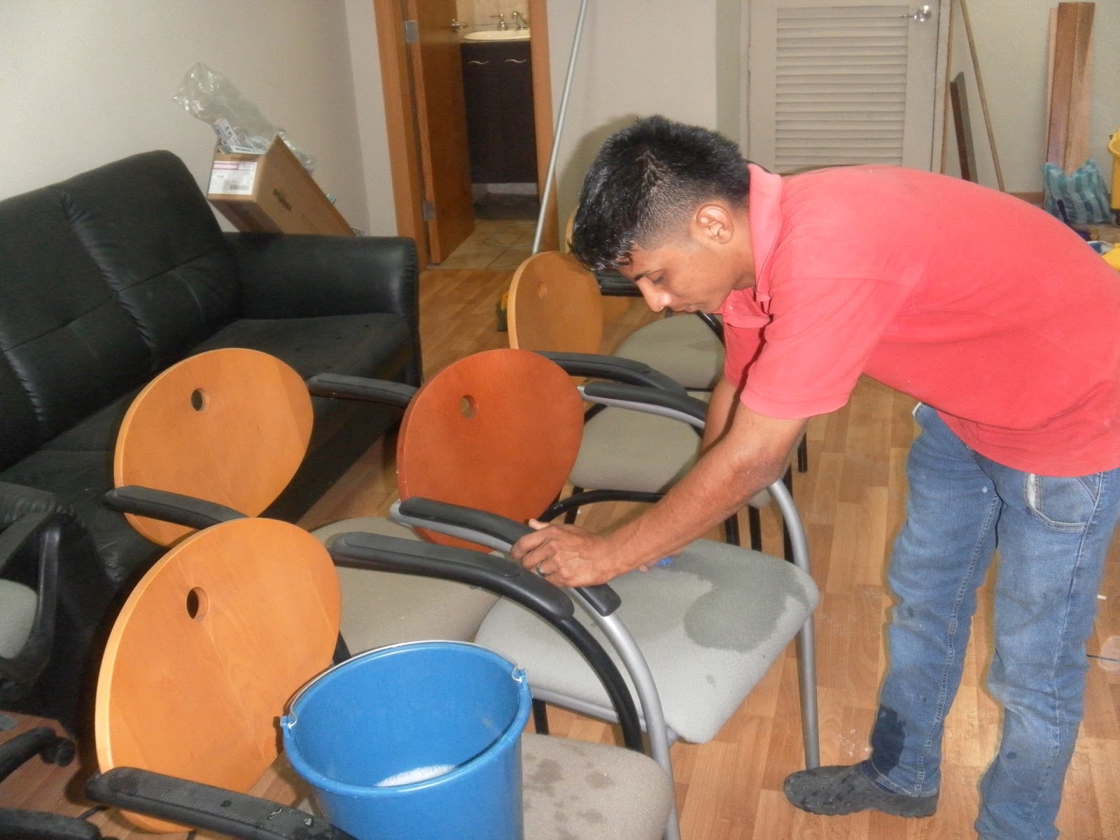 LIMPIEZA DE MUEBLES EN GUAYAQUIL ECUADOOR 0989280055 LIMPIEZA DE MUEBLES A DOMICILIO EN