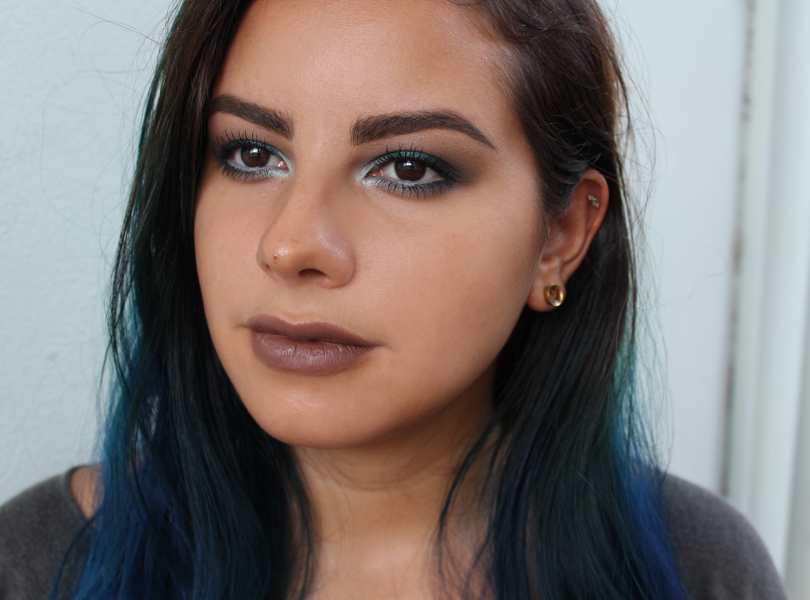 makeup looks for blue hair