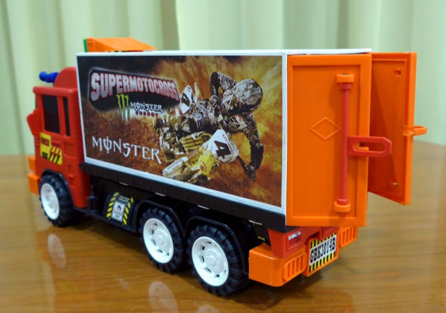 truk besar mainan-oranye hitam