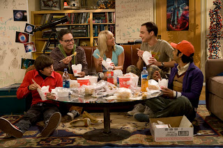 Big Bang Theory Characters Eating HD Wallpaper