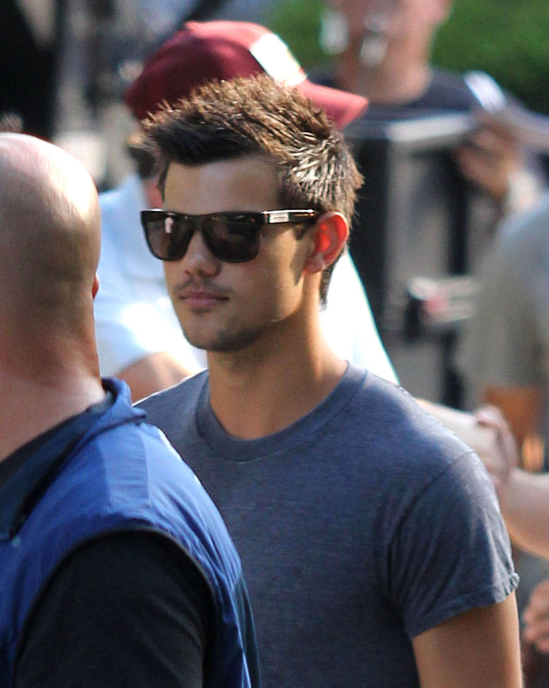 http://3.bp.blogspot.com/-bx92TB--390/T_ut4uK-SrI/AAAAAAAATFE/I5x3zTexsJY/s1600/taylor-lautner-grown-ups-set-07072012-04.jpg