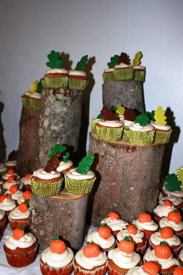 Gets Bored Easily: Cupcake Table