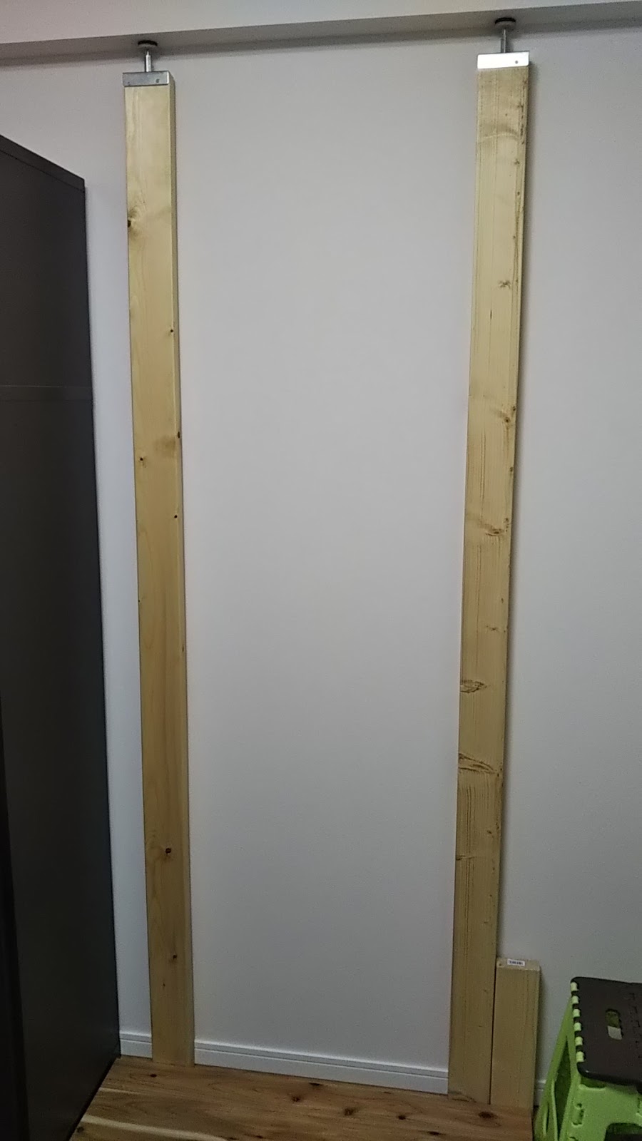イワタ日記 DIY ディアウォール系で棚と洋服掛け