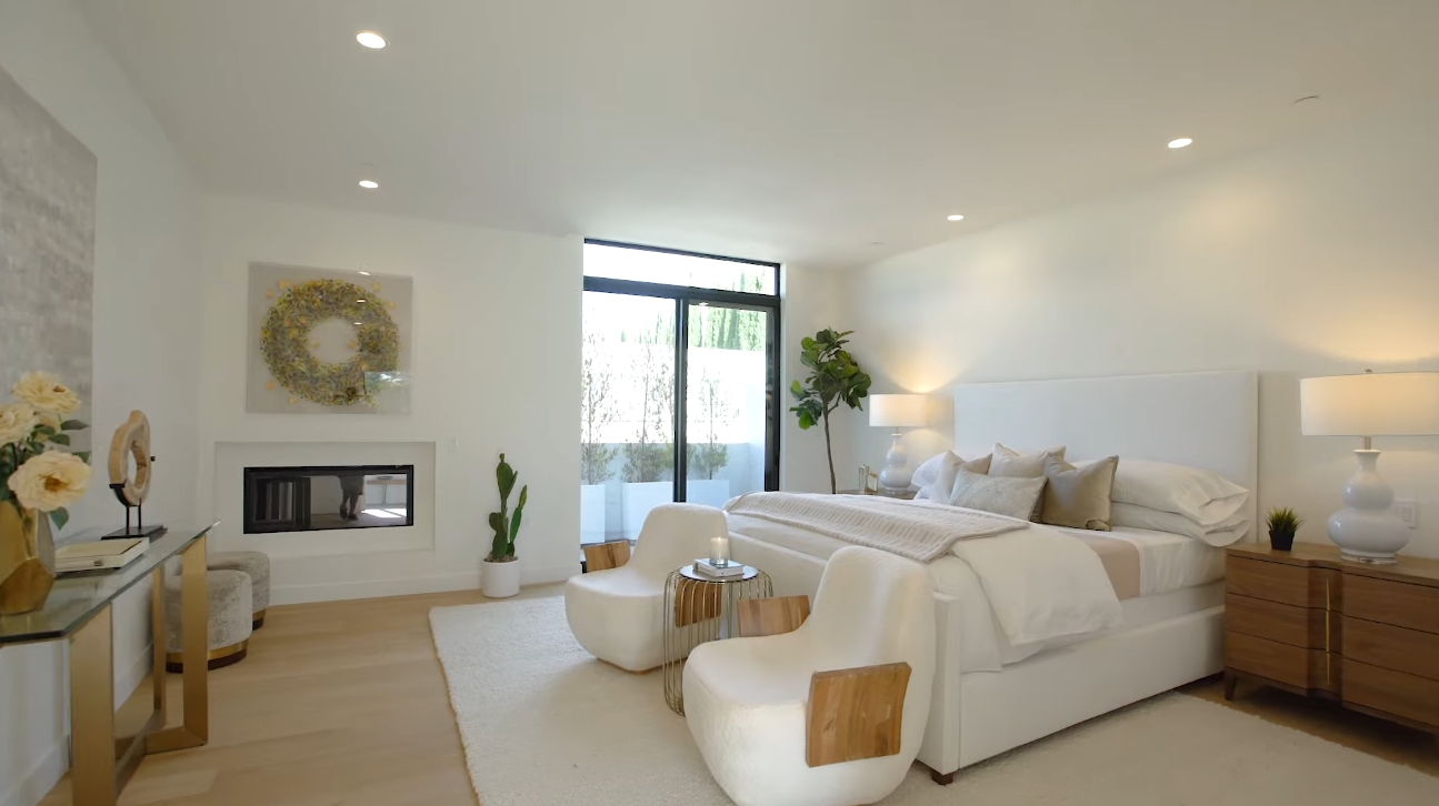 17 Photos vs. 812 Huntley Dr #102, West Hollywood, CA Home Interior Design Tour
