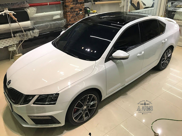 汽車各大廠牌-車系-車頂天窗手工貼膜和汽車包膜, 車頂天窗貼膜,車頂天窗包膜,車頂天窗汽車包膜 我們利用3M 1080車貼專用膠膜,以專業技術及精細手工來設計專屬您的愛車