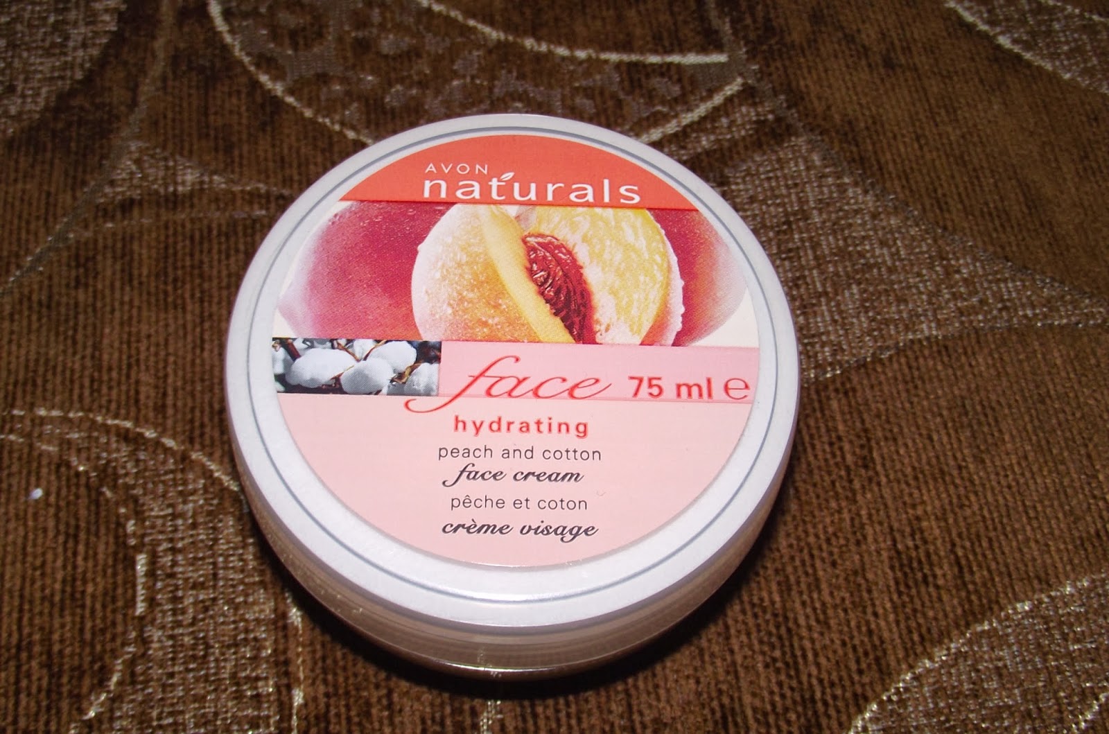 Kuferek Próżności AVON NATURALS FACE HYDRATING PEACH AND COTTON