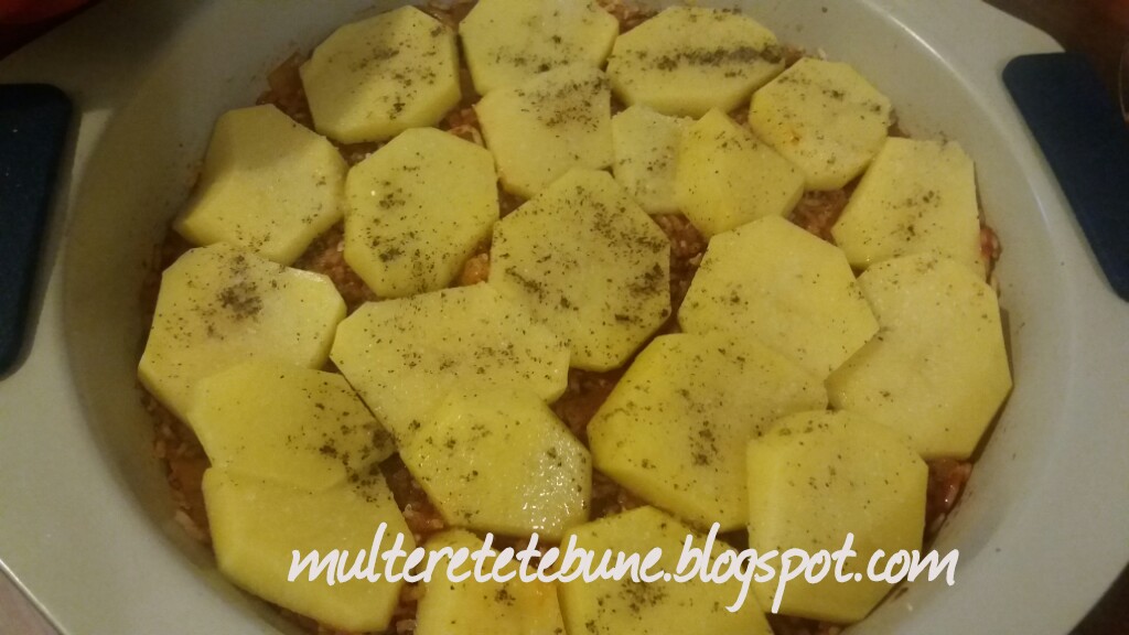 RETETE Pilaf taranesc cu cartofi la cuptor