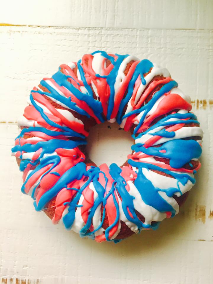 A fun and easy patriotic cake to celebrate your 4th of July and other patriotic holidays!