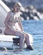 1a5 Iggy Azalea and French Montana pictured kissing on a yacht in Mexico.