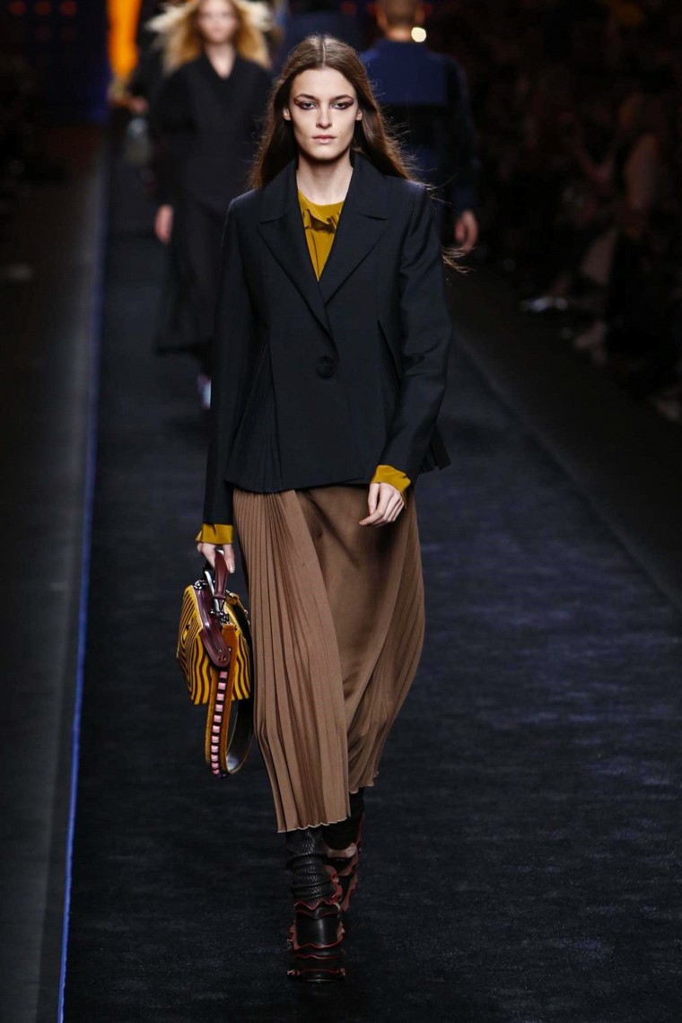 Fendi Fall/Winter 2016-2017 RTW MFW fendi-fall-winter-2016-2017-collection-milan-fashion-week, fendi-fall-winter-2016-2017, fendi-fall-winter-2016, fendi-fall-winter-2017, fendi-fall-2016, fendi-fall-2017, fendi-fall-winter-kendall-jenner, fendi-kendall-jenner, du-dessin-aux-podiums-dudessinauxpodiums, kendall-jenner-first-face-fendi
