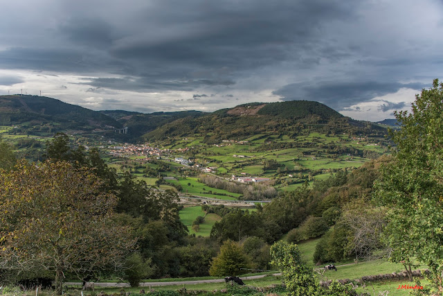 Salas Asturias vista general valle Nonaya Pueblos 