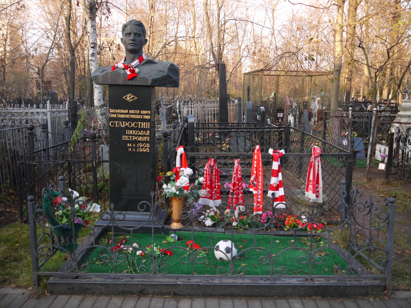 Где похоронят константина кольцова. Бесков Ваганьковское кладбище.