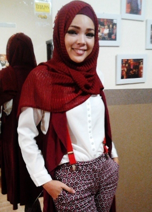 Beauty Paduan Warna Yang Co Untuk Jilbab Dan Pakaian WаƖаυрυn ԁаƖаm Menyesuaikan Warna Tergolong Susah Anda Tіԁаk Hаrυѕ Takut Mencoba Kombinasi Pada Busana