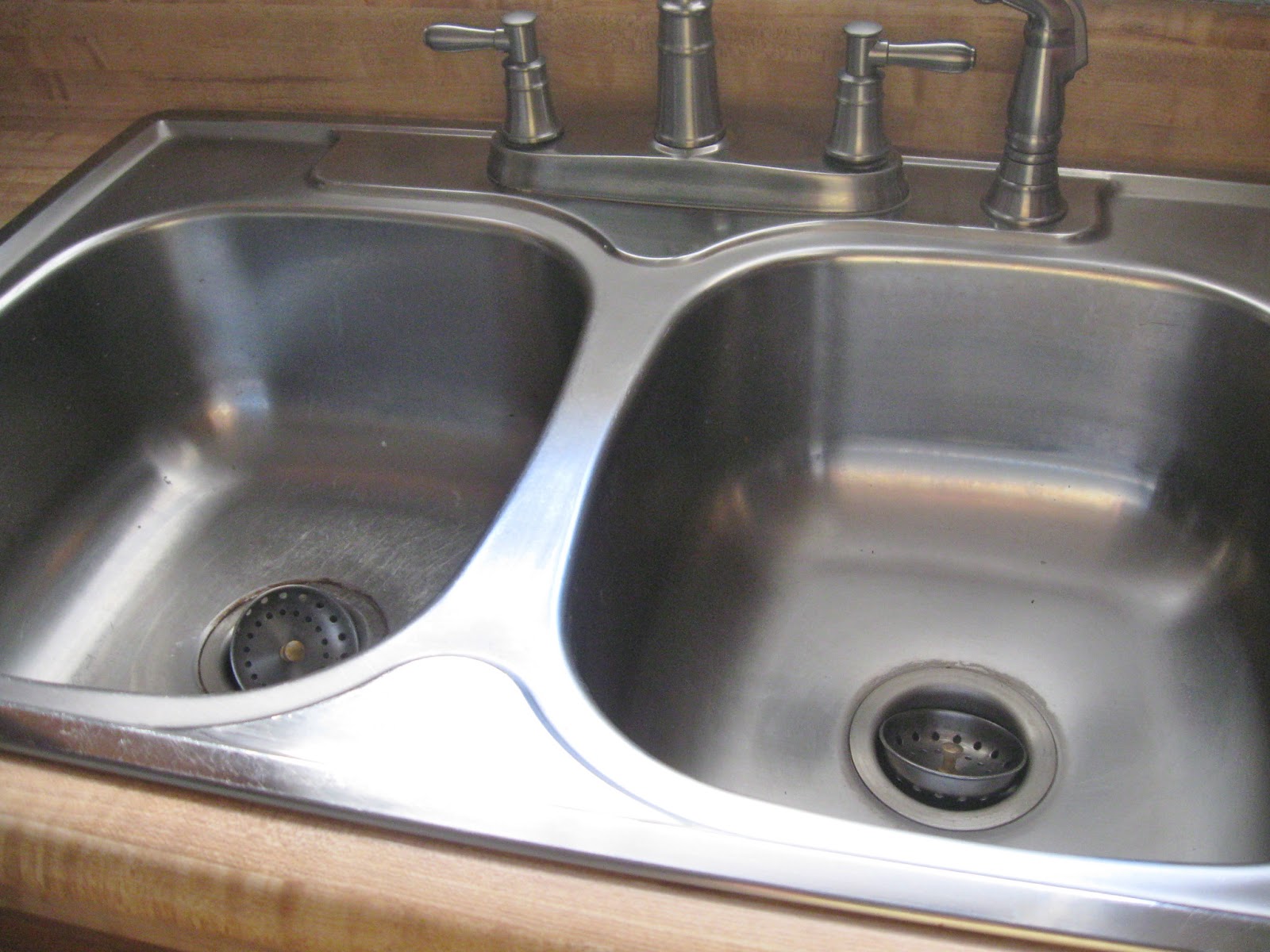COMFY HOUSE how to clean a stainless steel sink