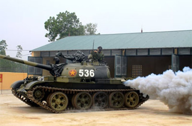 Vietnam presenta sus acciones militares para neutralizar presencia China en sus costas - armas, alianzas y ejercicios T54