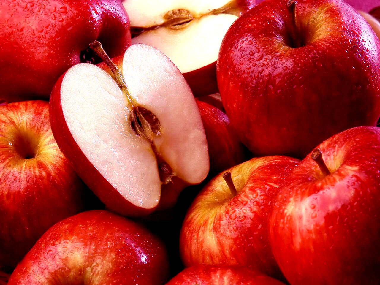 Top 15 Fresh And Beautiful Apple Wallpapers In HD