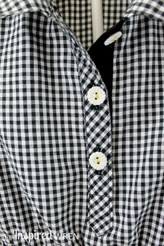 Perfect details: white flower buttons with yellow thread on black& white gingham | The Inspired Wren
